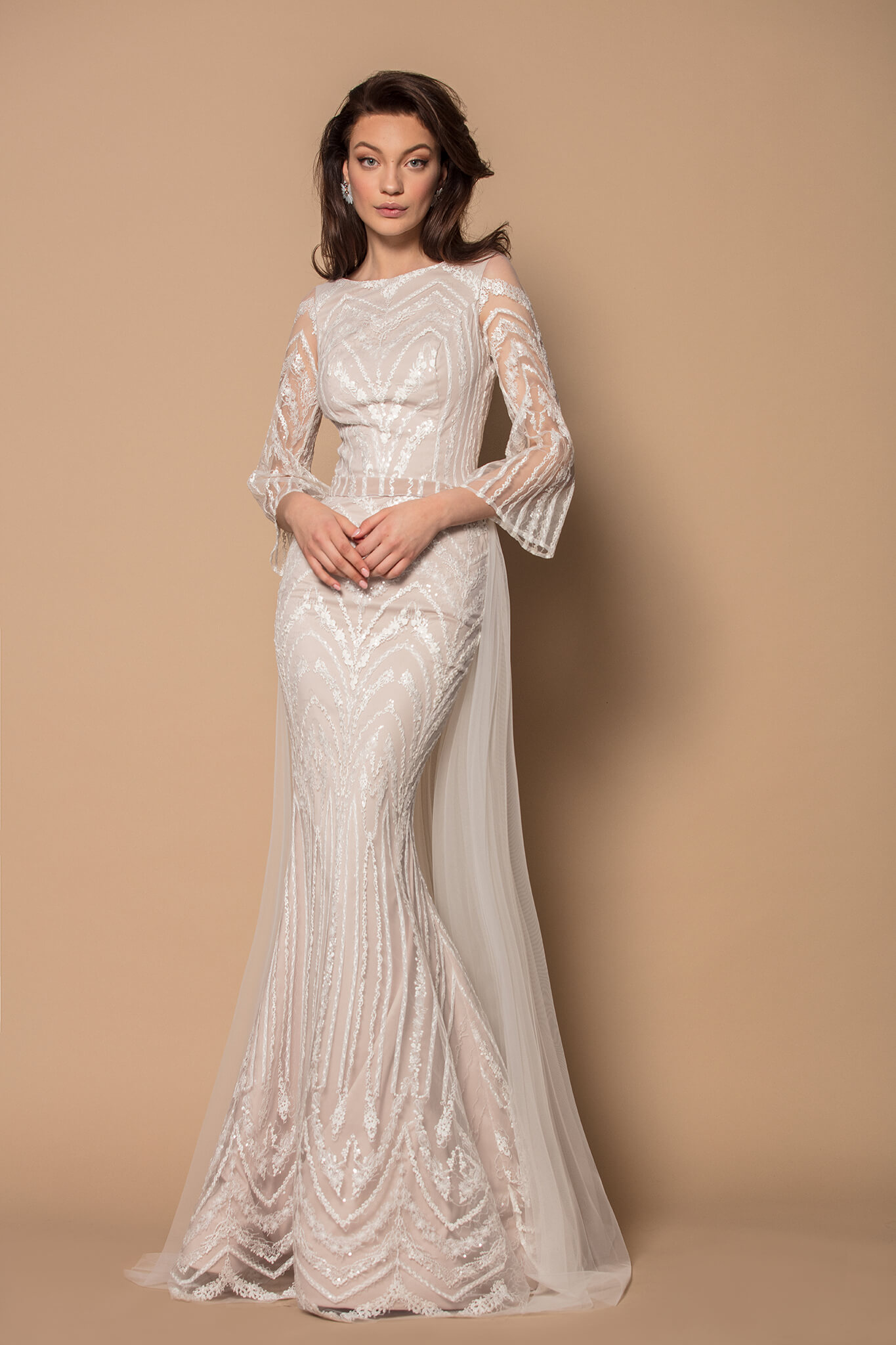 rochie-sirena-cu-maneca-clopot-si-trena-plisata-noelle-colectia-phoenix-aida-lorena-atelier-fata