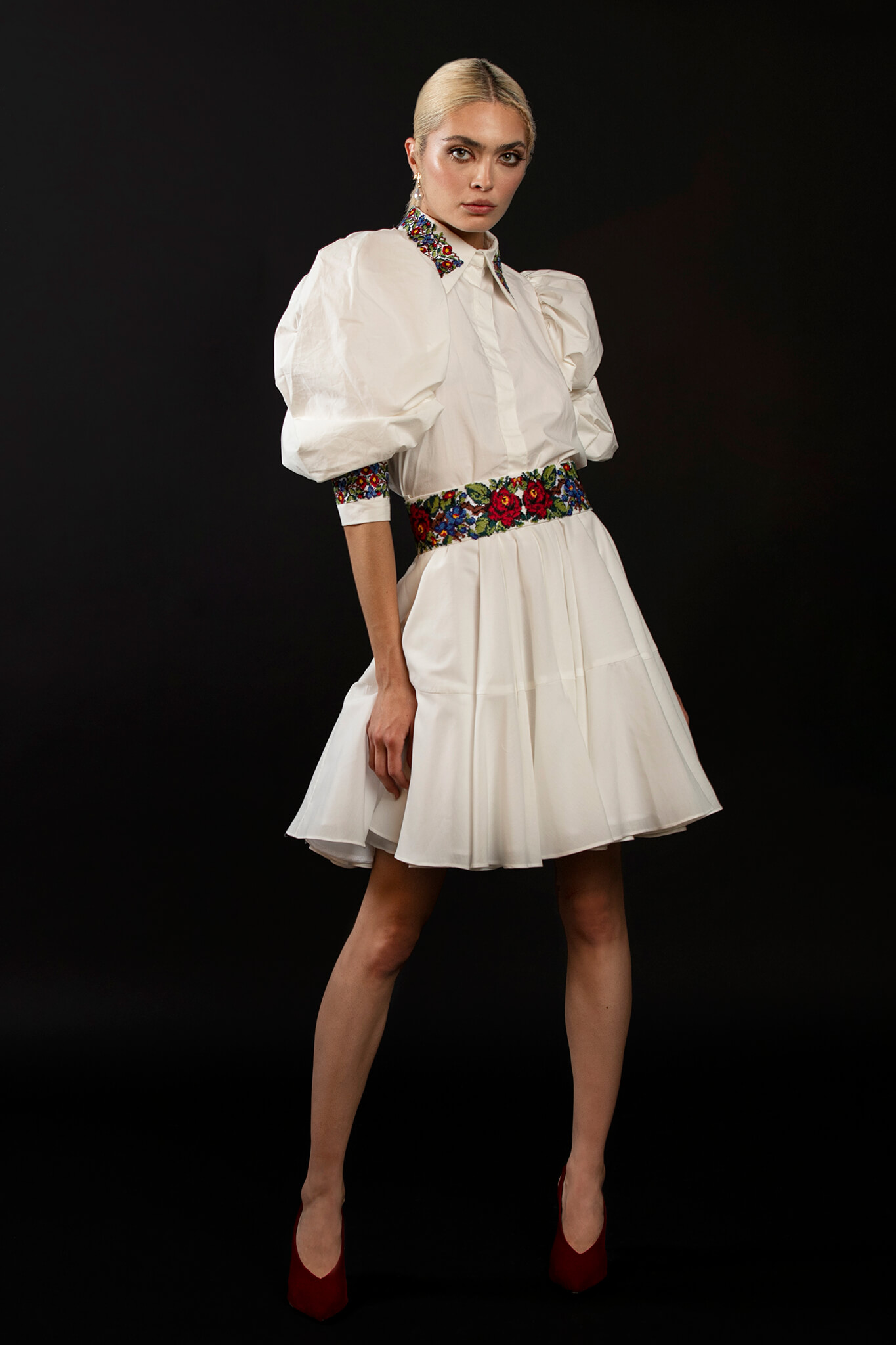 camasa-cu-maneci-supradimensionate-fusta-clos-si-motive-traditionale-1-colectia-sfera-by-aida-lorena-atelier