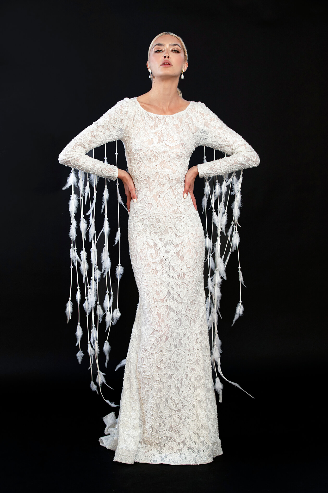 rochie-din-dantela-elastica-brodata-cu-perle-si-franjuri-de-pene-1-colectia-sfera-by-aida-lorena-atelier